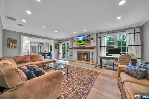 468 Manchester Way Wyckoff NJ 07481
