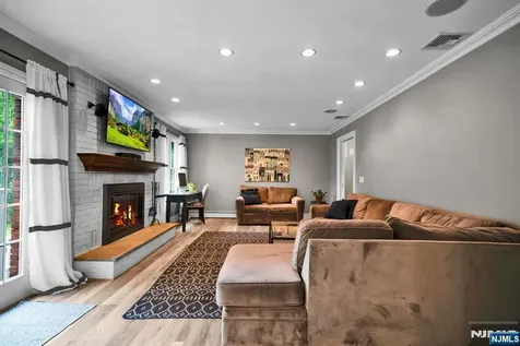 468 Manchester Way Wyckoff NJ 07481