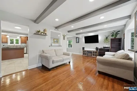 29 Fischer Avenue Nutley NJ 07110