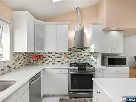 81 Hastings Avenue Nutley NJ 07110