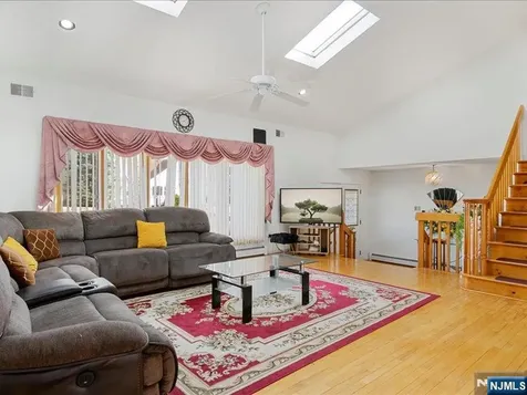 81 Hastings Avenue Nutley NJ 07110