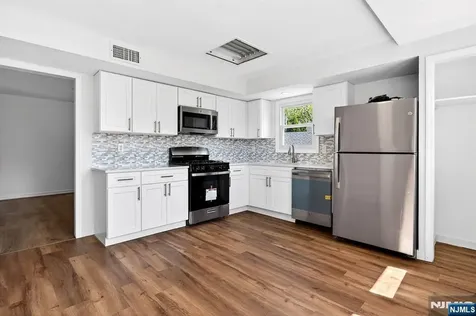 292 Louis Street Hackensack NJ 07601