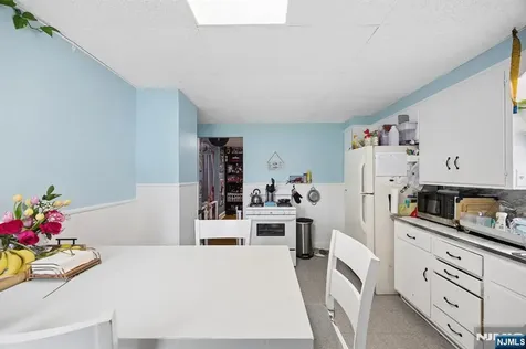 86 Llewellyn Avenue Hawthorne NJ 07506