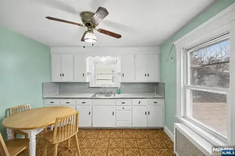 86 Llewellyn Avenue Hawthorne NJ 07506