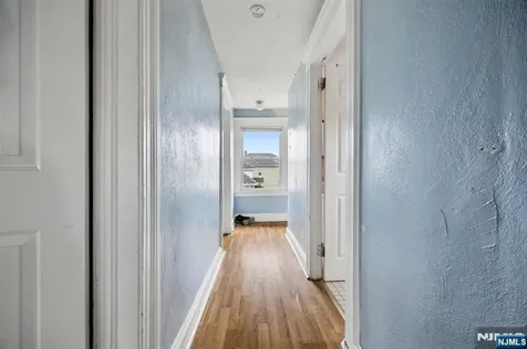 86 Llewellyn Avenue Hawthorne NJ 07506