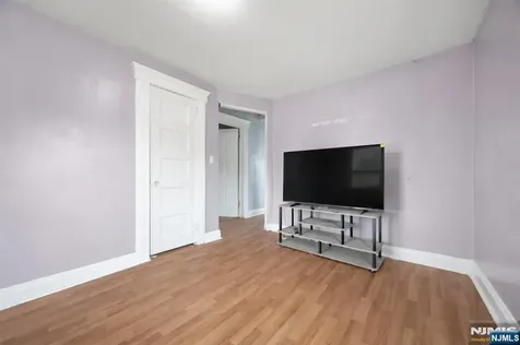 86 Llewellyn Avenue Hawthorne NJ 07506