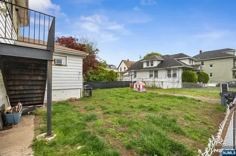 86 Llewellyn Avenue Hawthorne NJ 07506