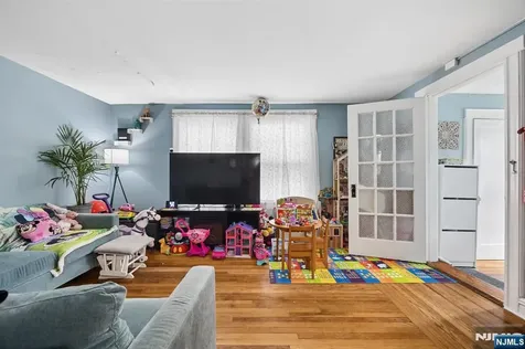 86 Llewellyn Avenue Hawthorne NJ 07506