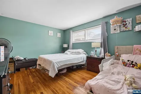 86 Llewellyn Avenue Hawthorne NJ 07506