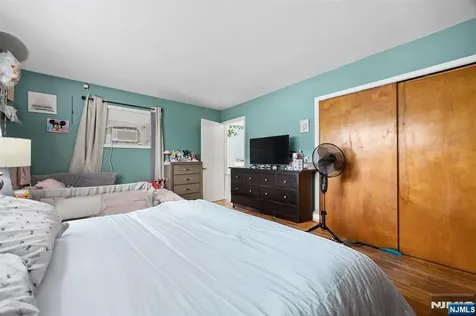 86 Llewellyn Avenue Hawthorne NJ 07506