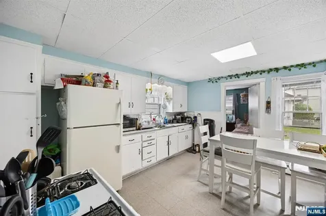 86 Llewellyn Avenue Hawthorne NJ 07506