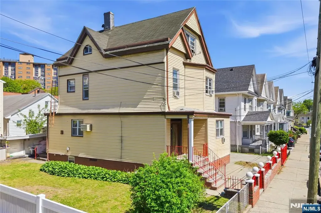 144-146 Pearsall Jersey City NJ 07305