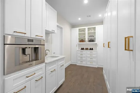 396 Knollwood Road Ridgewood NJ 07450