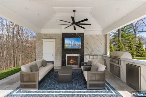396 Knollwood Road Ridgewood NJ 07450