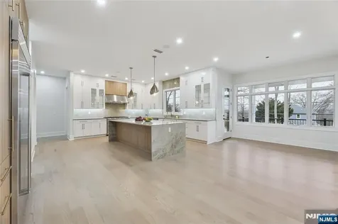 311 Farview Avenue Paramus NJ 07652