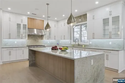 311 Farview Avenue Paramus NJ 07652