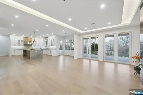 311 Farview Avenue Paramus NJ 07652