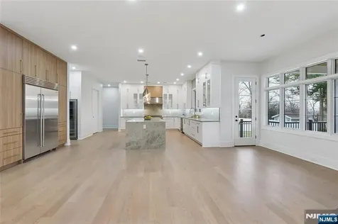 311 Farview Avenue Paramus NJ 07652