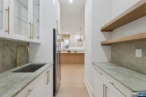 311 Farview Avenue Paramus NJ 07652