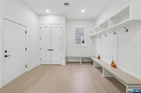 311 Farview Avenue Paramus NJ 07652