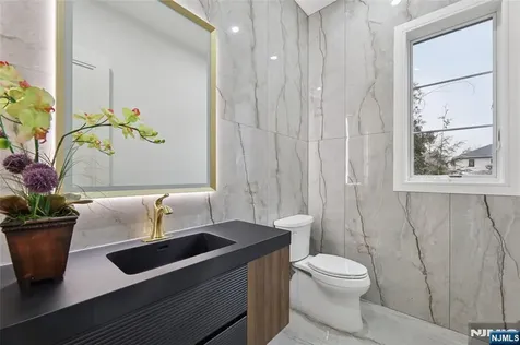 311 Farview Avenue Paramus NJ 07652