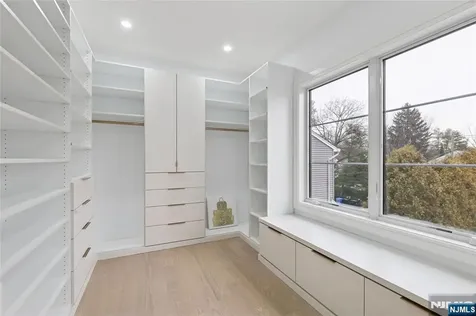 311 Farview Avenue Paramus NJ 07652
