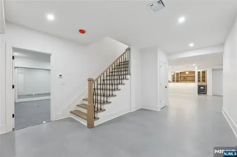 311 Farview Avenue Paramus NJ 07652