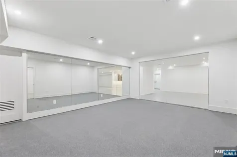 311 Farview Avenue Paramus NJ 07652