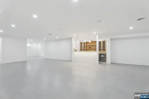 311 Farview Avenue Paramus NJ 07652