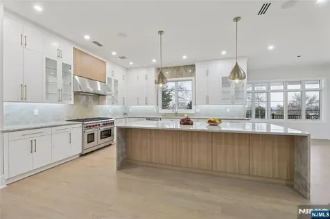 311 Farview Avenue Paramus NJ 07652