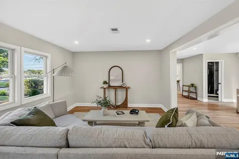 189 Woodland Avenue Westwood NJ 07675