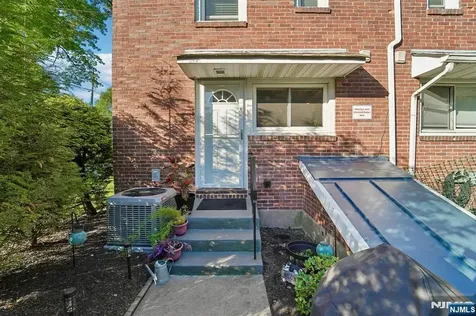 230 Lafayette Place Englewood NJ 07631