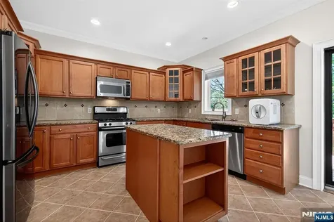 445 7th Street Palisades Park NJ 07650