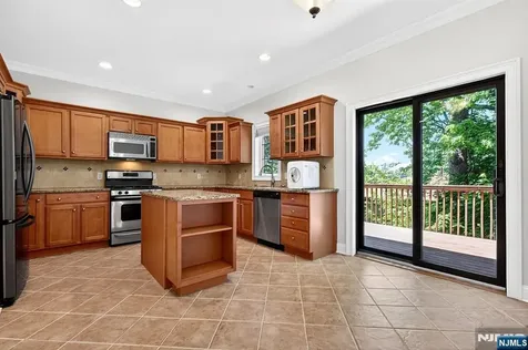 445 7th Street Palisades Park NJ 07650