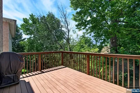 445 7th Street Palisades Park NJ 07650