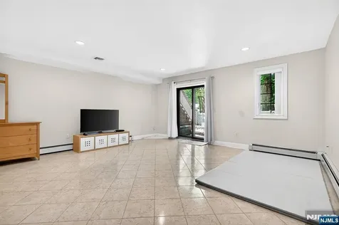 445 7th Street Palisades Park NJ 07650