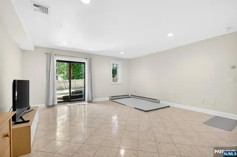445 7th Street Palisades Park NJ 07650
