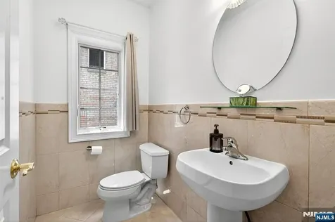 445 7th Street Palisades Park NJ 07650