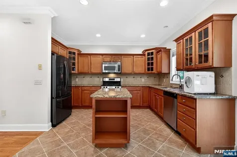 445 7th Street Palisades Park NJ 07650