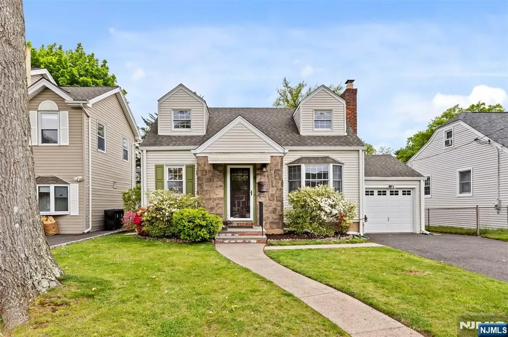 8 Huntting Drive Dumont NJ 07628