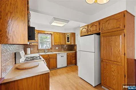8 Huntting Drive Dumont NJ 07628