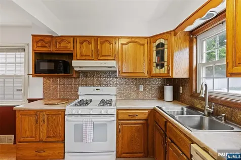 8 Huntting Drive Dumont NJ 07628