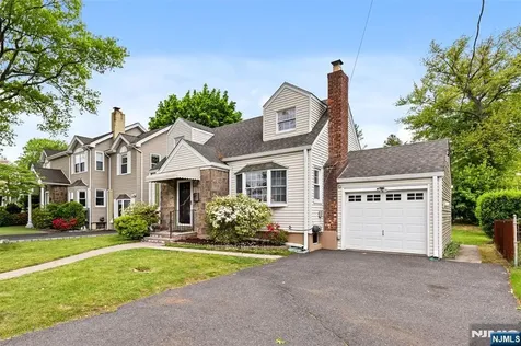 8 Huntting Drive Dumont NJ 07628