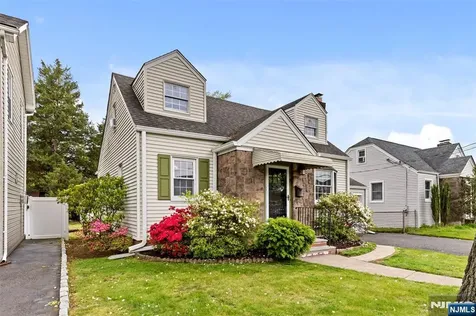8 Huntting Drive Dumont NJ 07628