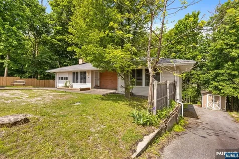 23 Sterling Street Franklin NJ 07416