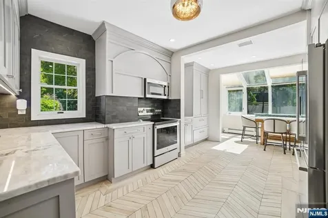 42 Hillside Avenue Upper Saddle River NJ 07458