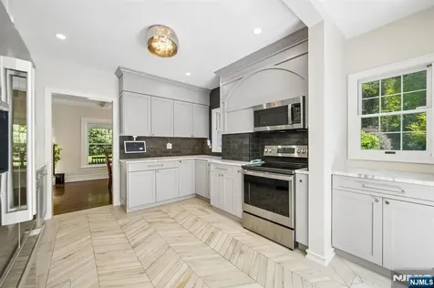42 Hillside Avenue Upper Saddle River NJ 07458