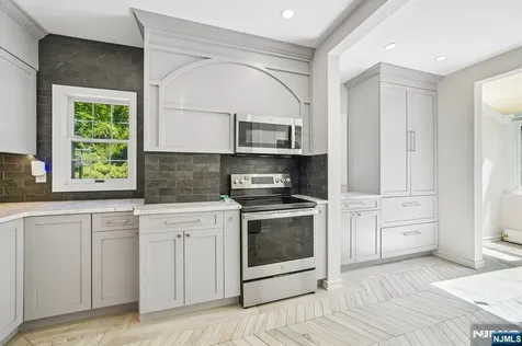 42 Hillside Avenue Upper Saddle River NJ 07458