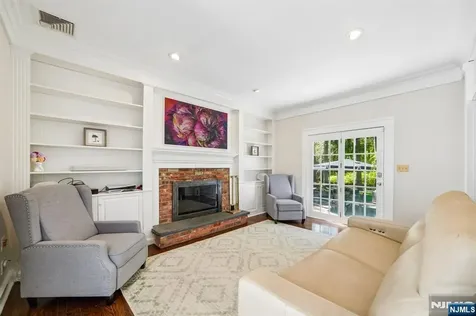 42 Hillside Avenue Upper Saddle River NJ 07458