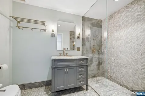 42 Hillside Avenue Upper Saddle River NJ 07458